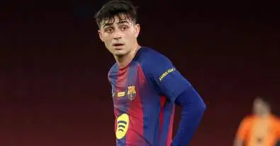 قرار حاسم في برشلونة.. فليك يستبعد نجم الفريق نهائيًا وبيدري يستعد لوداع زميله هذا الصيف!