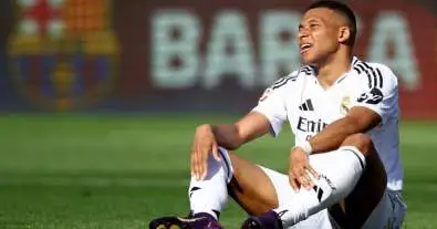 ريال مدريد في أزمة قبل الكلاسيكو.. غياب مبابي وعودة مفاجئة لنجوم مؤثرين وقائمة صادمة تهز مواجهة برشلونة!