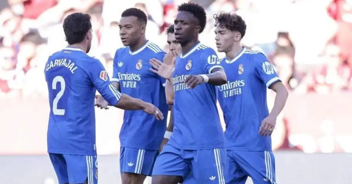 ريال مدريد يحسم مستقبل 5 نجوم بعد الفوز على إشبيلية.. وأربيلوا يبلغهم بقرار الرحيل