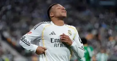 صدمة تهز برشلونة قبل الكلاسيكو.. ريال مدريد يفاجئ الجميع بقرار حاسم بشأن مبابي والجماهير تشعل الأجواء برد فعل غير متوقع!
