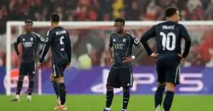 زلزال داخل ريال مدريد قبل الكلاسيكو… اشتباك عنيف في التدريبات يربك أربيلوا ويشعل غرفة الملابس!