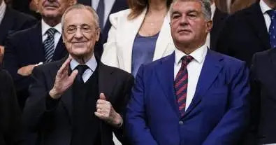 زلزال في الميركاتو.. ريال مدريد يقترب من خطف هدف برشلونة الأول في صفقة تُشعل أوروبا!