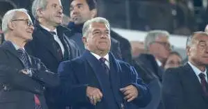 زلزال في برشلونة.. عرض بـ100 مليون يورو يضع لابورتا أمام قرار تاريخي ورحيل نجم لا يُعوّض يقترب