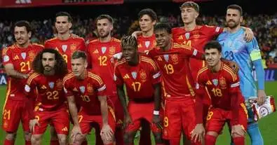زلزال في أوروبا.. غوارديولا ودي لا فوينتي يتدخلان لإقناع نجم إسبانيا برفض ريال مدريد واختيار برشلونة!
