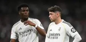 أزمة تشتعل في البرنابيو.. ريال مدريد يفرض عقوبة غير مسبوقة على فالفيردي وتشواميني!