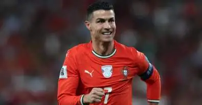 كريستيانو رونالدو يتدخل شخصيًا ويطلب من نجم البرتغال تجاهل برشلونة.. وريال مدريد يصبح الوجهة الأقرب للصفقة المنتظرة!
