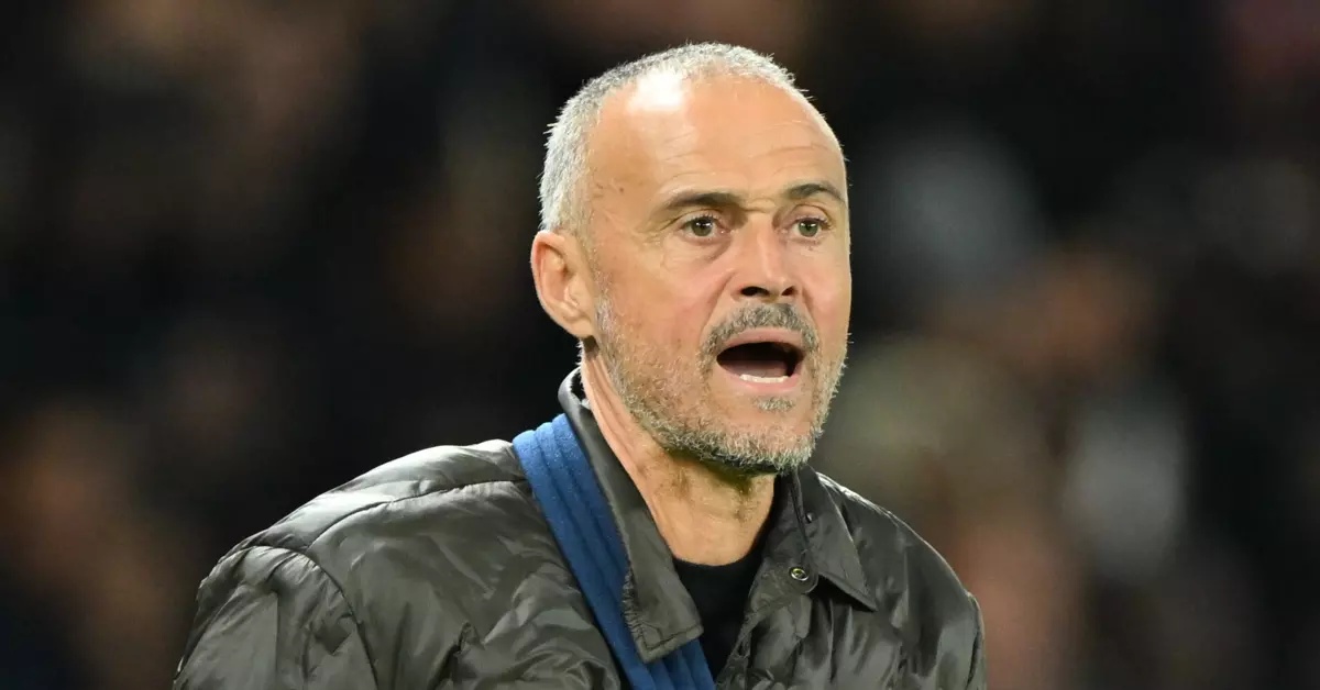 لويس إنريكي يشن هجومًا مفاجئًا على كامب نو ويحاول خطف قلب برشلونة النابض إلى باريس سان جيرمان!