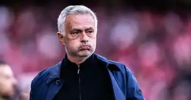 مفاجأة مدوية في ريال مدريد.. مورينيو يفتح الباب أمام رحيل نجم الفريق مقابل 50 مليون يورو!