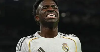 صدمة محتملة في البرنابيو.. ريال مدريد يضع 3 نجوم عالميين على الطاولة بعد تعقد ملف فينيسيوس!