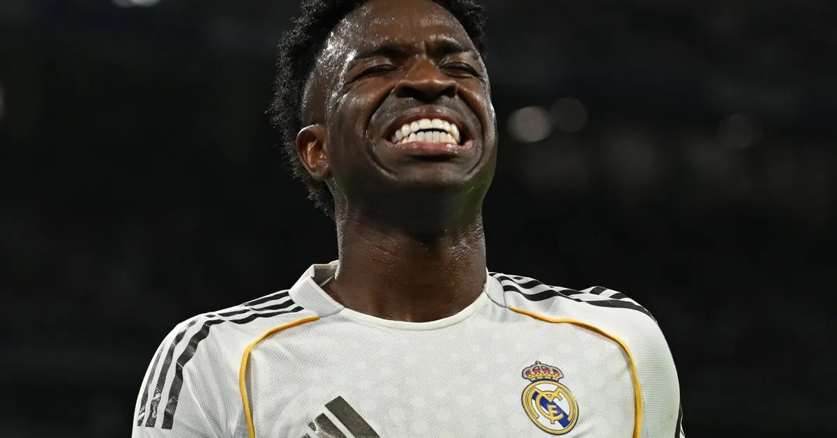 صدمة محتملة في البرنابيو.. ريال مدريد يضع 3 نجوم عالميين على الطاولة بعد تعقد ملف فينيسيوس!