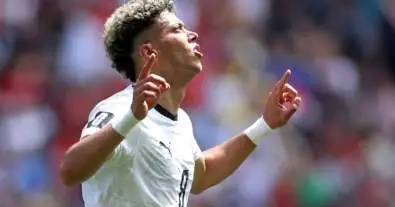 قرارات حاسمة داخل الأهلي.. عموتة يحدد الراحلين والإدارة تحسم مستقبل إمام عاشور