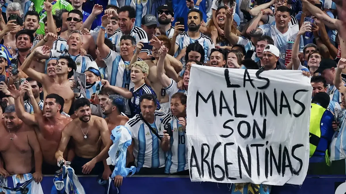عقوبات الفيفا ضد الأرجنتين بسبب لافتة جزر المالويناس في كأس العالم 2026