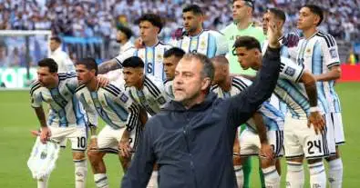 برشلونة يتحرك قبل فوات الأوان.. فليك يطلب حسم الصفقة فورًا خوفًا من تدخل عمالقة إنجلترا!