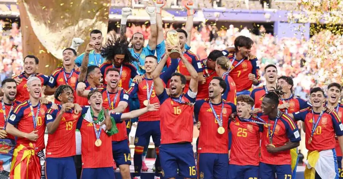 بعد التتويج بكأس العالم.. ريال مدريد يفاجئ الجميع ويتحرك لخطف بطل إسبانيا من برشلونة في صفقة قد تهز سوق الانتقالات