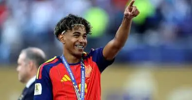 بعد كأس العالم.. لامين يامال يطلب صفقة بـ75 مليون يورو وفليك يمنحها الضوء الأخضر