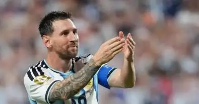 بعد تعقد صفقة جوليان ألفاريز.. ميسي قد يقود برشلونة نحو مهاجم من العيار الثقيل