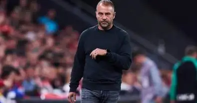 فليك يحدد هدفين ناريين.. برشلونة يخطط لصفقتي باستوني وألفاريز ويهدد ببيع نجوم
