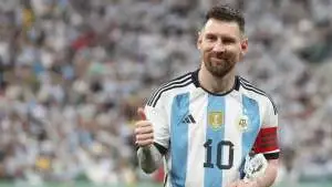 ميسي يوصي وفليك يقتنع.. برشلونة يجهز مفاجأة هجومية مدوية بعد كأس العالم