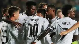 بعد دراسة الملف بالكامل.. ريال مدريد يغلق باب رحيل أحد أهم نجومه ويغير خطة مورينيو