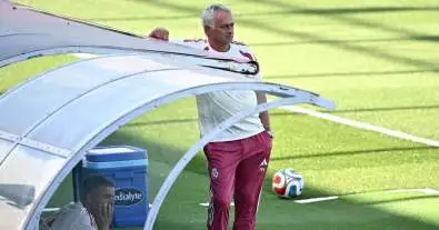 صدمة مبكرة لمورينيو داخل ريال مدريد.. نجم الفريق يرفض الرحيل ويقلب الحسابات