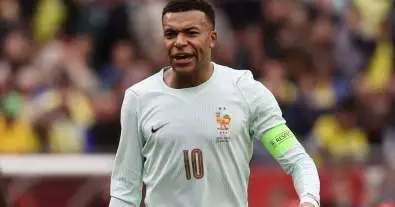 صدمة في ريال مدريد.. مبابي يغيّر موقف النادي من موهبة المونديال بعد مواجهة فرنسا!