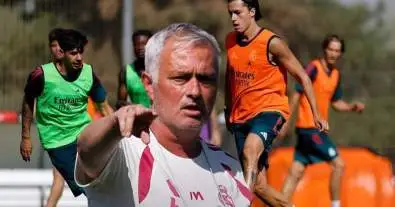 مفاجأة مدوية داخل ريال مدريد.. مورينيو يجهز “قائمة الرحيل” ويضع 6 نجوم على أبواب الخروج قبل انطلاق الموسم!