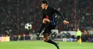 مدافع برشلونة جيرارد مارتين يعلن اقتناعه الكامل باللعب في قلب الدفاع