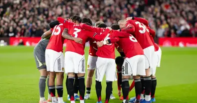 سبب جديد يزيد الضغوط على إدارة مانشستر يونايتد