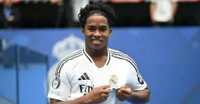 ريال مدريد يوافق على رحيل أحد أبرز مواهبه.. وعملاق إنجليزي يقترب من حسم الصفقة