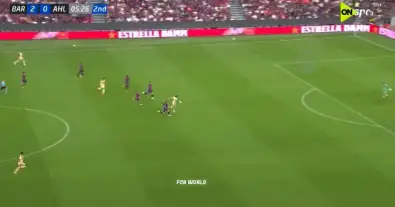 الأهلي يقلص الفارق ويزلزل مواجهة برشلونة بهدف ناري أشعل اللقاء