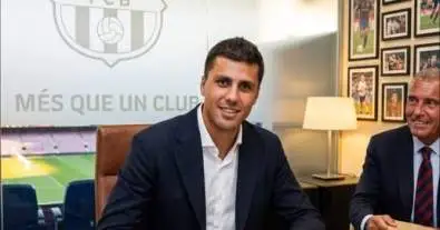 رودري يصل برشلونة.. لحظة تاريخية داخل النادي الإسباني وتوقيع العقود يشعل الجماهير!