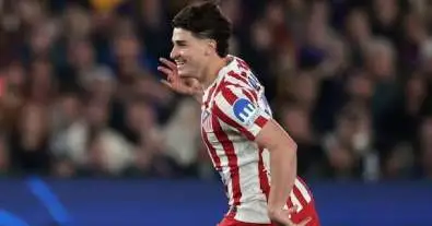 برشلونة يلتزم الصمت.. لكن عيون البارسا على كل شيء في قضية ألفاريز!