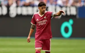وفاء مطلق للقميص الأبيض.. قائد ريال مدريد يرفض عروضًا مغرية ويصدم الجميع بقراره النهائي!