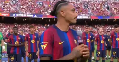 كلمات رافينيا تهز الكامب نو.. قائد برشلونة يفجر مفاجأة مدوية أمام الجماهير في كأس غامبر