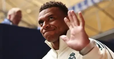 مورينيو يفعلها مع مبابي.. ريال مدريد يكتشف نسخة لم يرها أحد من قبل!