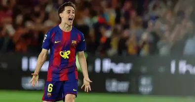 غافي يعود إلى تدريبات برشلونة بعد تتويجه مع منتخب إسبانيا.. ورسالة جديدة قبل استئناف الموسم