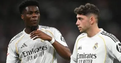 مورينيو يفتح ملف غرفة ملابس ريال مدريد.. الحقيقة الكاملة عن تشواميني وفالفيردي