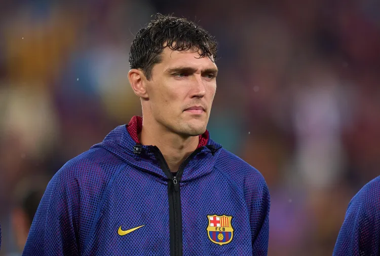 برشلونة يتلقى ضربة جديدة بعد الفوز على إشبيلية.. فليك يكشف مدة غياب كريستنسن!