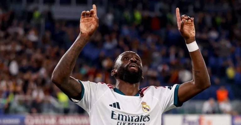 توتنهام ينافس أندية الدوري السعودي على ضم صخرة ريال مدريد أنطونيو روديجر