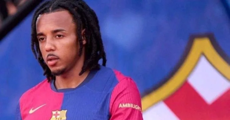 موقف هانزي فليك يفتح طريق رحيل كوندي عن برشلونة إلى تشيلسي