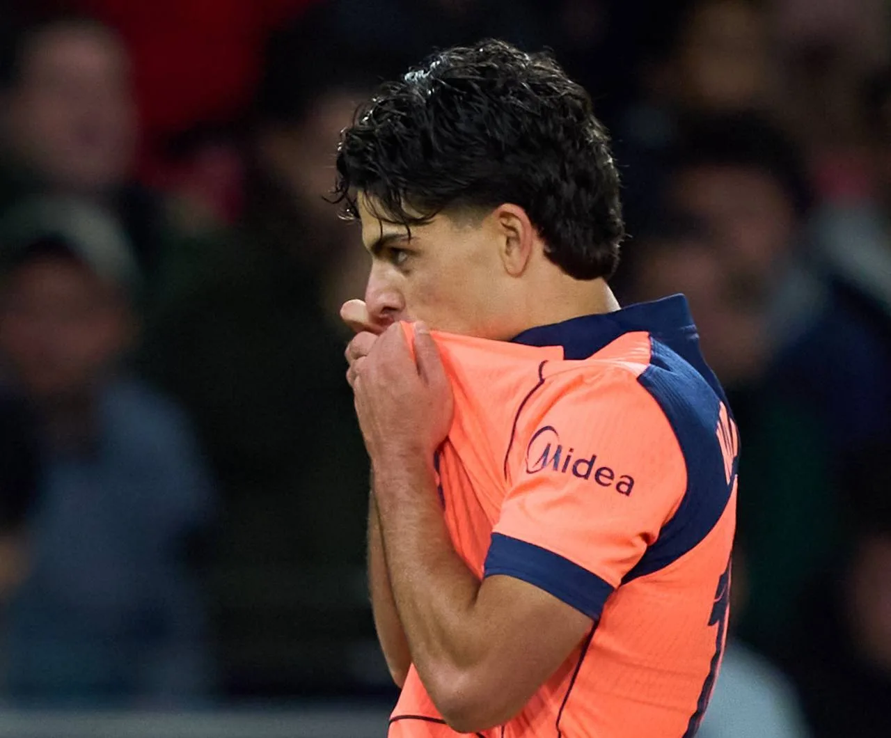 نجم برشلونة الشاب يتوعد ريال مدريد بتصريحات نارية قبل كلاسيكو الأرض