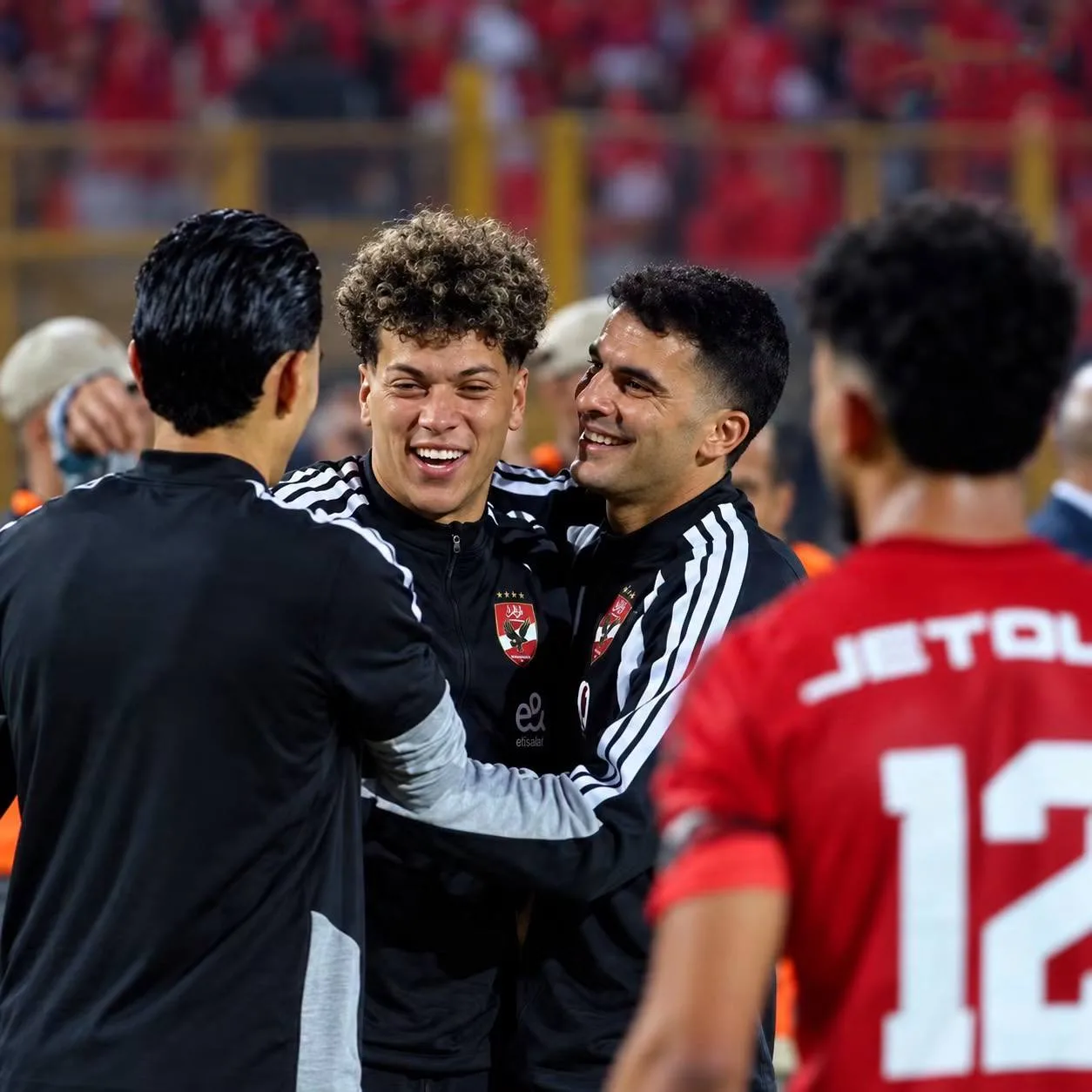 إمام عاشور تحت الأنظار في الأهلي بعد تراجع مستواه أمام الزمالك.. ما السبب؟