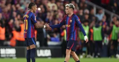 هانسي فليك أمام اختبار صعب بعد خسارة برشلونة في كلاسيكو ريال مدريد