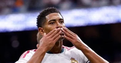 ريال مدريد يحسم تمديد عقد بيلينجهام لـ 5 سنوات إضافية مكافأة على قيادته للفريق