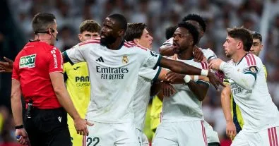فينيسيوس مهدد بالغياب عن الكلاسيكو.. تقرير الحكم بعد طرده أمام فياريال يضعه أمام إيقاف من مباراتين إلى 3