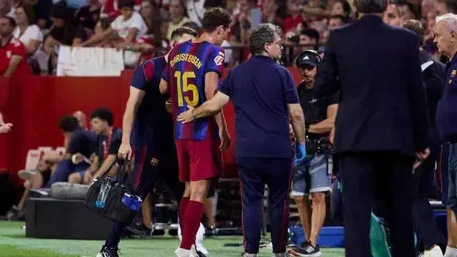 أزمة طاحنة تضرب الكامب نو: برشلونة يجد نفسه محاصراً بـ 4 مدافعين فقط!