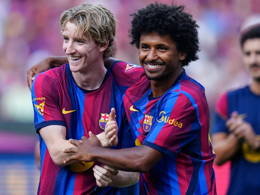 قبل الكلاسيكو ولقاء باريس.. ثنائي برشلونة الجديد يضع فليك أمام اختبار صعب